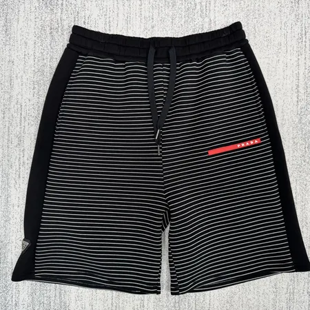 プラダ ショートパンツ