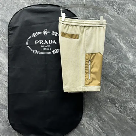 プラダ ショートパンツ