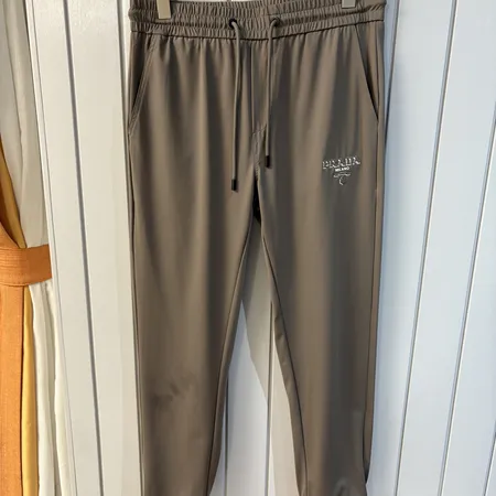 プラダ カジュアルパンツ