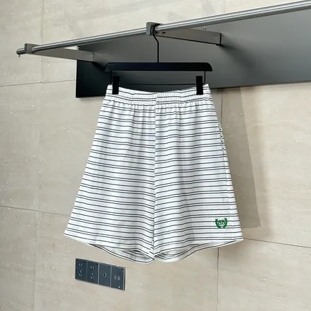 セリーヌ ショートパンツ