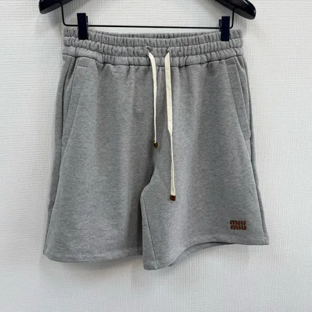 ミュウミュウ ショートパンツ