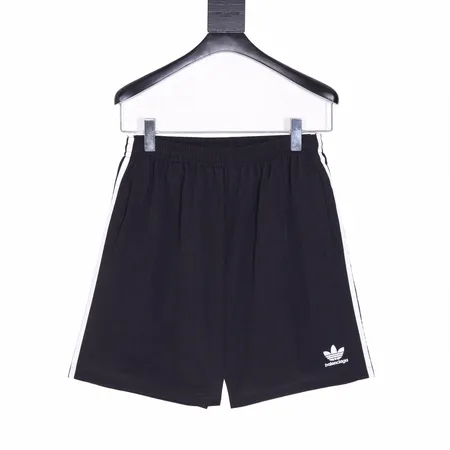 アディダス ショートパンツ
