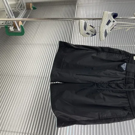 プラダ ショートパンツ