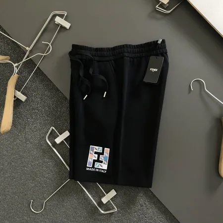 フェンディ ショートパンツ