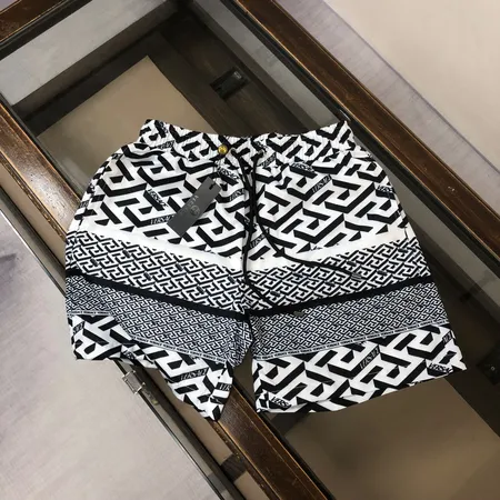 ヴェルサーチ ショートパンツ