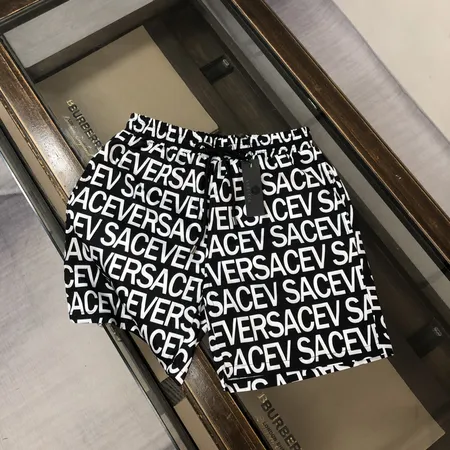 ヴェルサーチ ショートパンツ