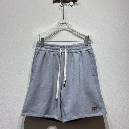 ミュウミュウ ショートパンツ