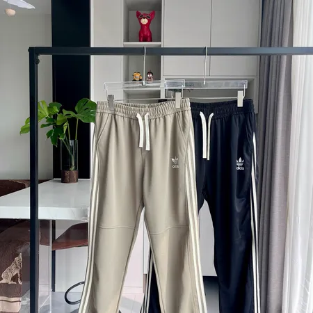 アディダス カジュアルパンツ