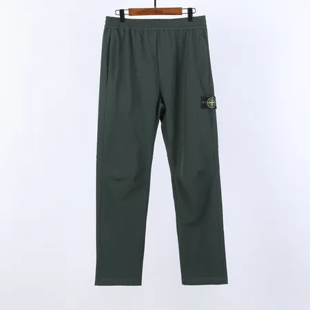 フェラガモ カジュアルパンツ