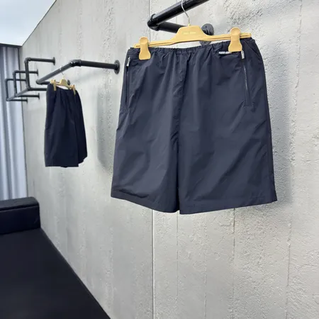 ミュウミュウ ショートパンツ