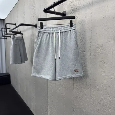 ミュウミュウ ショートパンツ