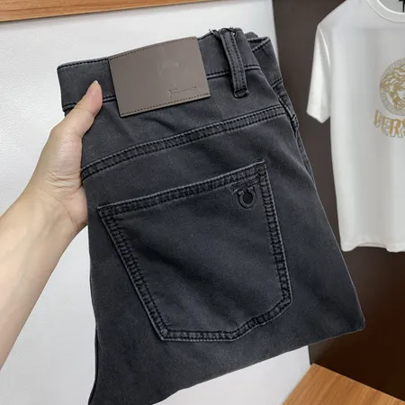 フェラガモ ジーンズ