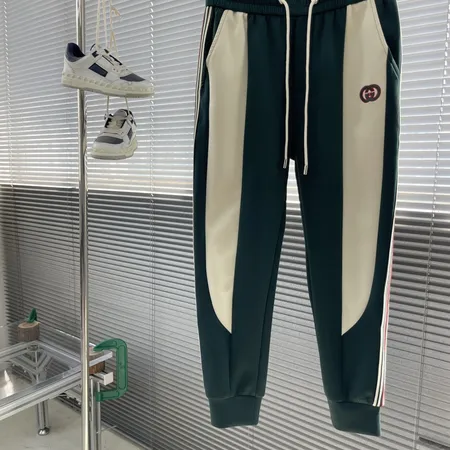 グッチ カジュアルパンツ