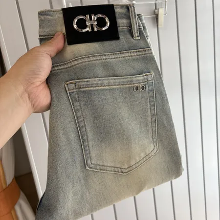 フェラガモ ジーンズ