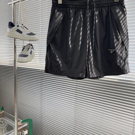 プラダ ショートパンツ