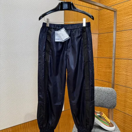 ルイヴィトン トレーニングパンツ