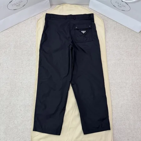 プラダ カジュアルパンツ