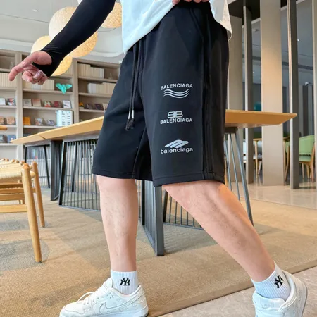 バレンシアガ ショートパンツ