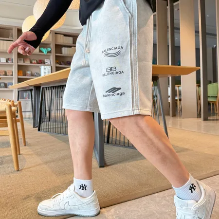 バレンシアガ ショートパンツ