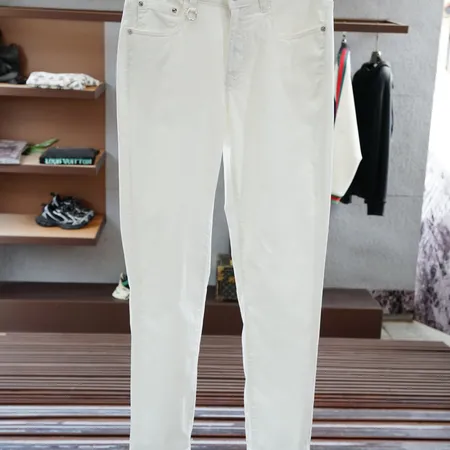 フェラガモ ジーンズ