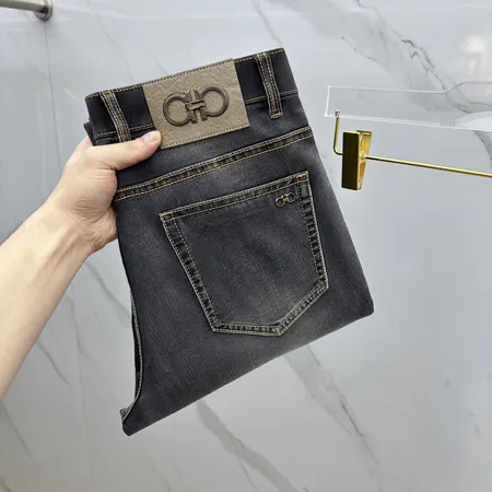 フェラガモ ジーンズ