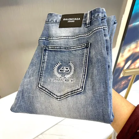 バレンシアガ ジーンズ