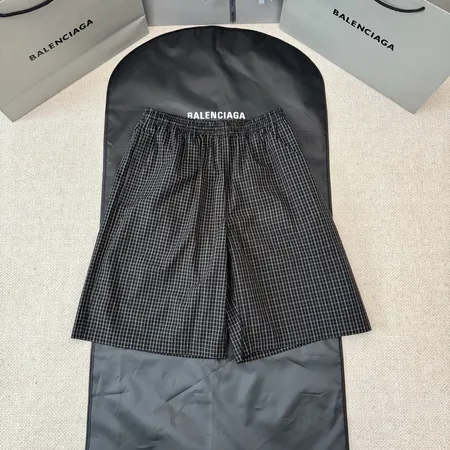 バレンシアガ ショートパンツ