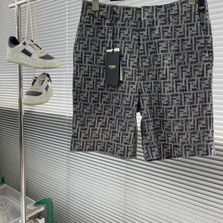 フェンディ ショートパンツ