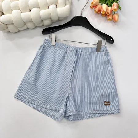 ミュウミュウ ショートパンツ