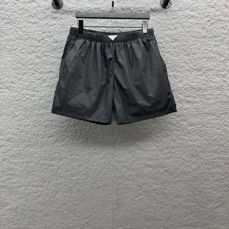 プラダ ショートパンツ