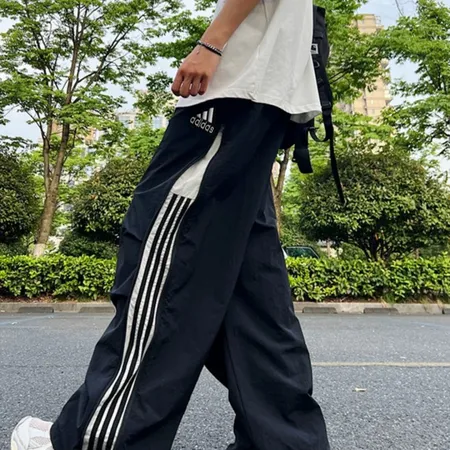 アディダス カジュアルパンツ