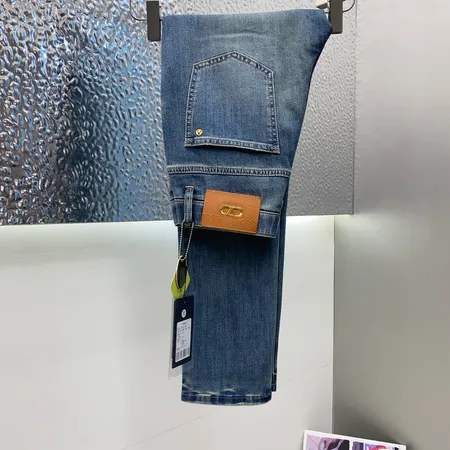 ヴァレンティノ ジーンズ