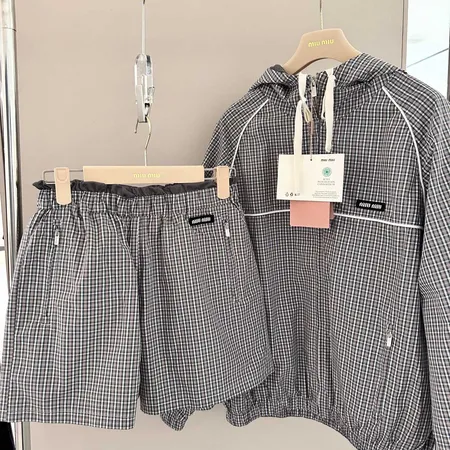 ミュウミュウ ショートパンツ