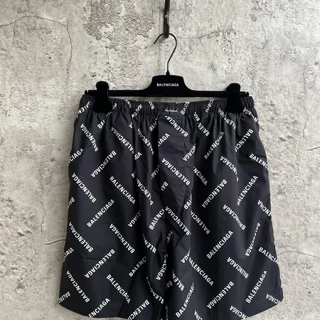 バレンシアガ ショートパンツ