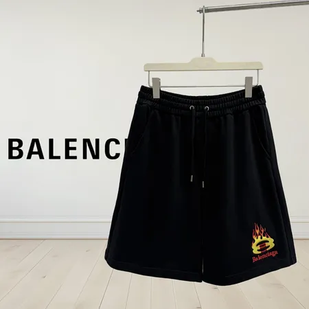 バレンシアガ ショートパンツ