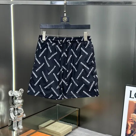 バレンシアガ ショートパンツ