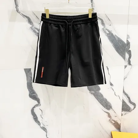 プラダ ショートパンツ