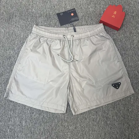 プラダ ショートパンツ