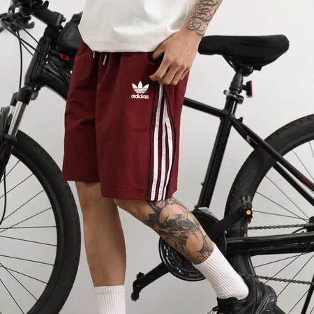アディダス ショートパンツ
