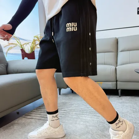 ミュウミュウ ショートパンツ