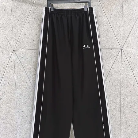 バレンシアガ トレーニングパンツ