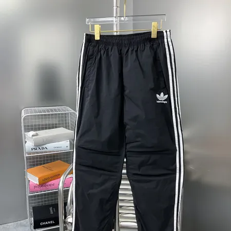 バレンシアガ カジュアルパンツ