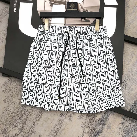 フェンディ ショートパンツ