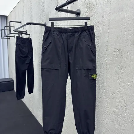 フェラガモ カジュアルパンツ