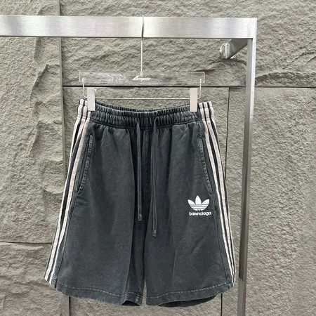 バレンシアガ ショートパンツ