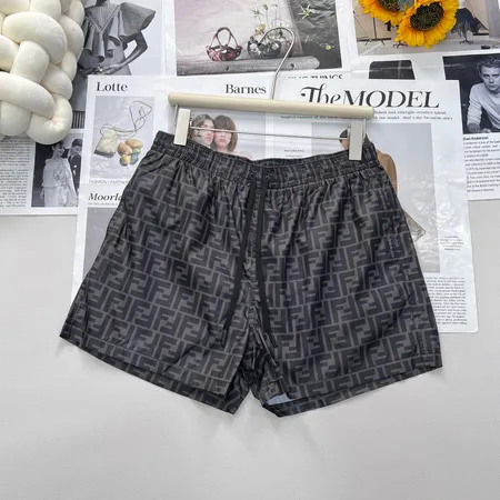 ヴェルサーチ ショートパンツ