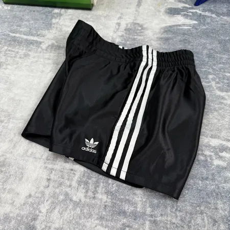 アディダス ショートパンツ