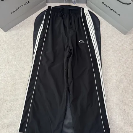 バレンシアガ トレーニングパンツ