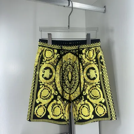ヴェルサーチ ショートパンツ