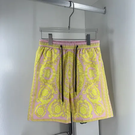 ヴェルサーチ ショートパンツ